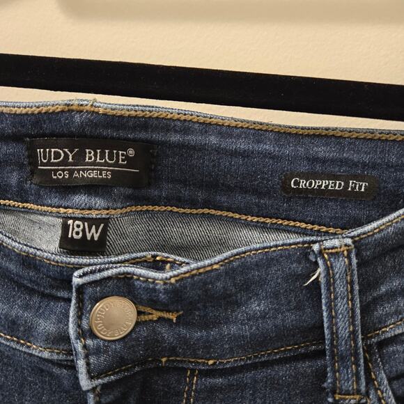Judy Blue Tamara Distressed Cropped Fit Straight Jean Size 18W - Picture 6 of 9